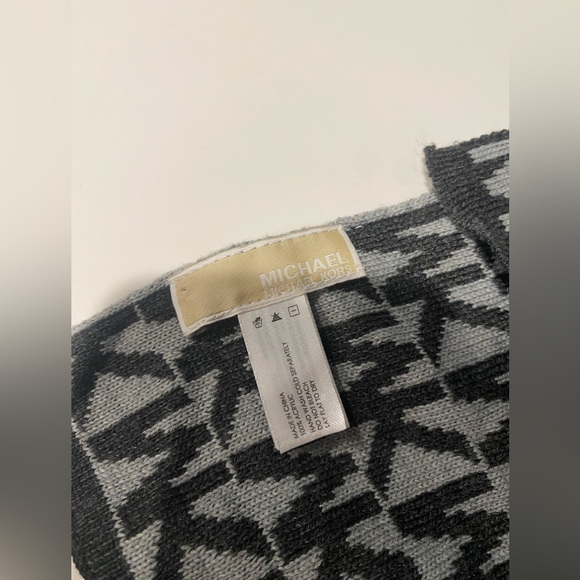 Michael Kors Scarf Signature MK Logo Knit Dark Gray/Gray, 62" Designer Brand - Picture 2 of 3